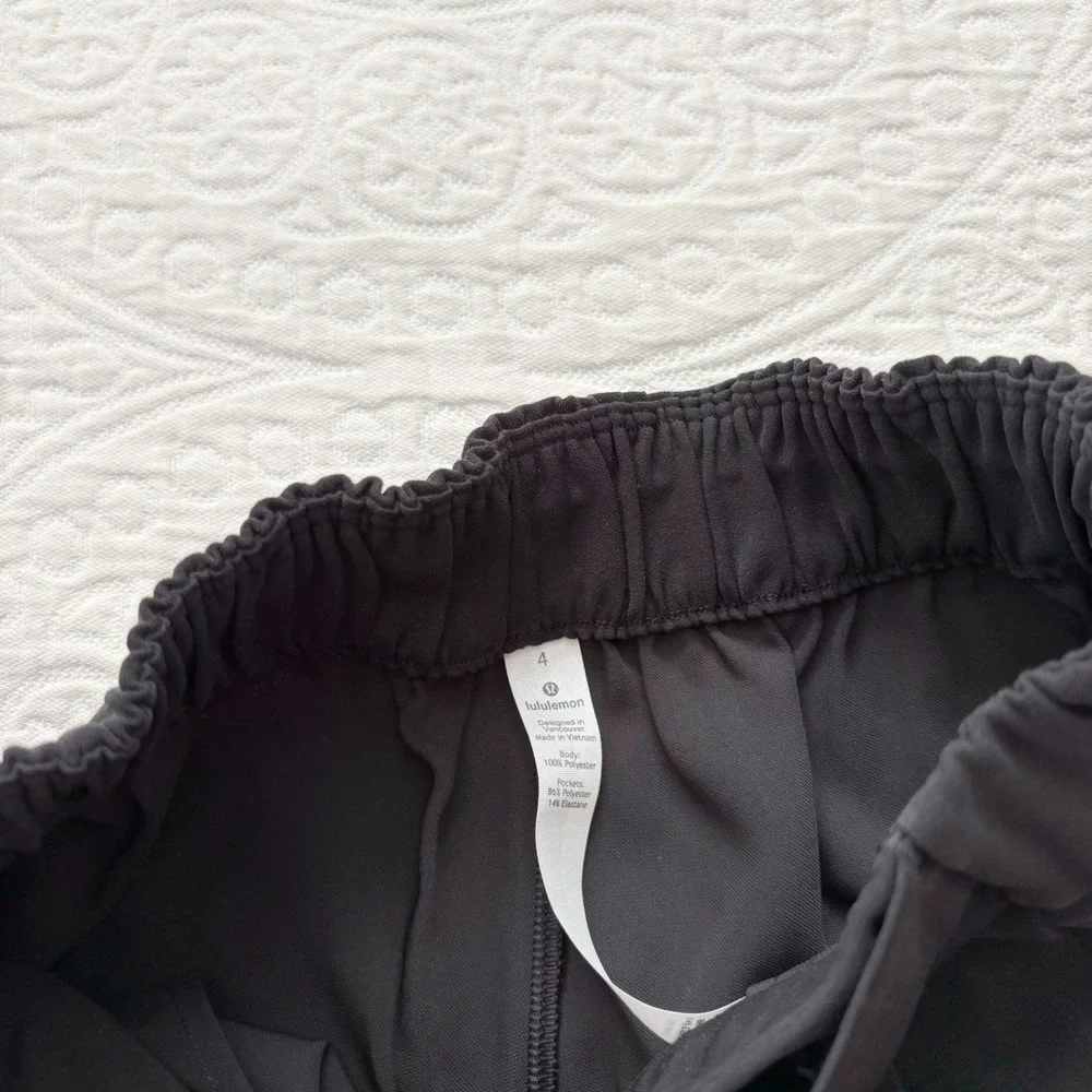 Lululemon Noir‎ Short, Black (5.5